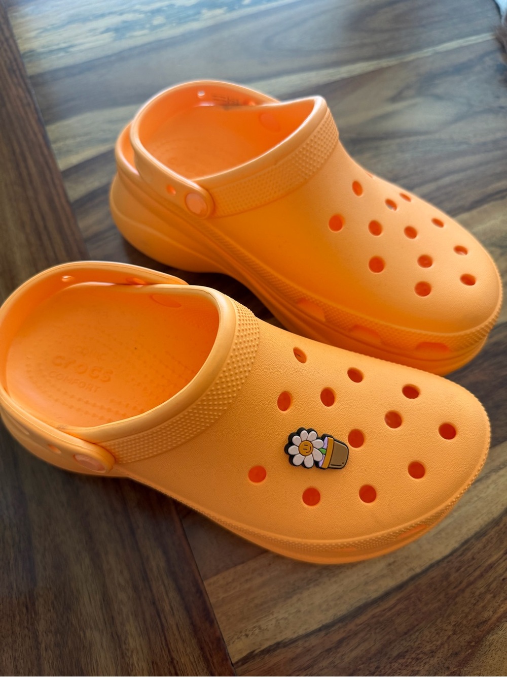CROCS Womens Classic Clog in Bright Orange with Daisy Charm
